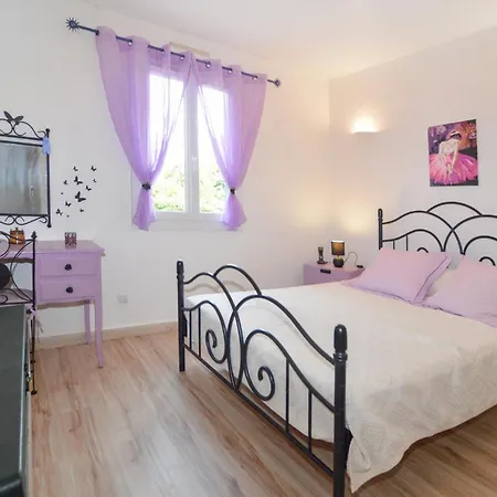 Сasa de vacaciones 4 Bedroom Gorgeous In Ventiseri