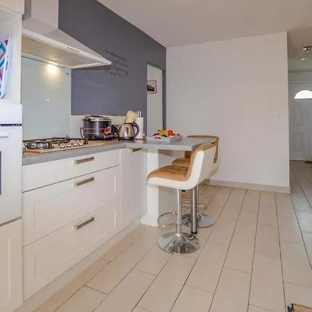 4 Bedroom Gorgeous In